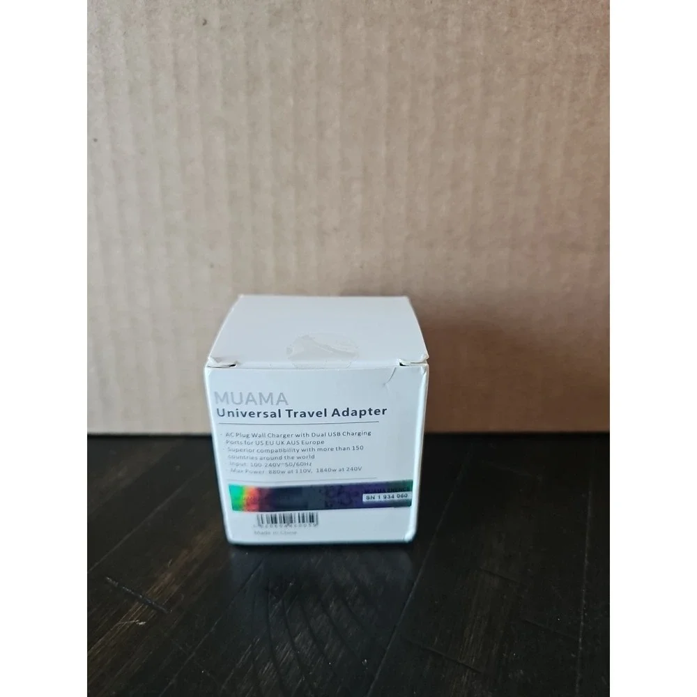 Universal Travel Adapter -‎ Muama   Black New